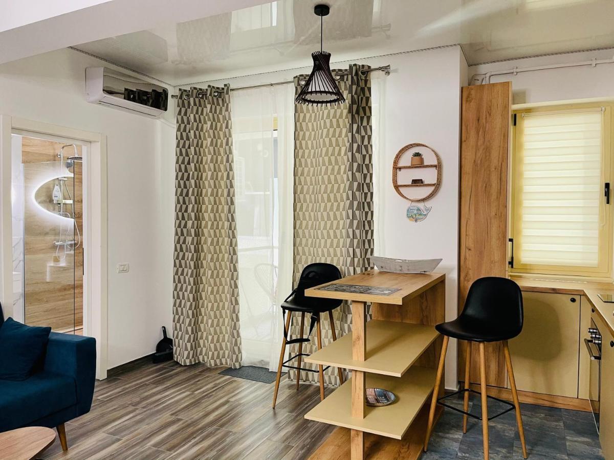 Апартаменты Luxury Studio - Maison 103 - Stefan Building Complex Нэводари Экстерьер фото